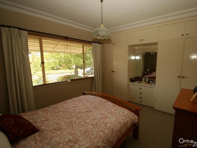 9 RACECOURSE ROAD, Orange NSW 2800