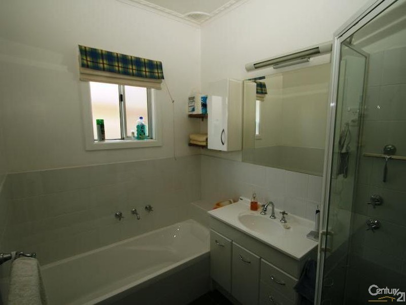 9 RACECOURSE ROAD, Orange NSW 2800