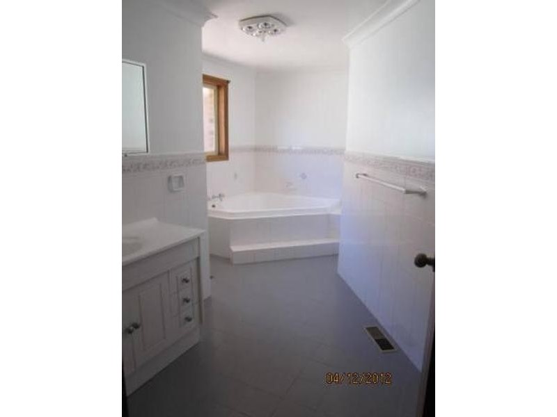 1 Sunset Place, Orange NSW 2800