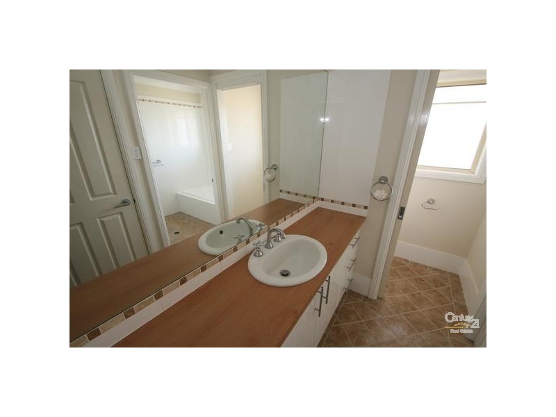 10 Booth Crescent, Orange NSW 2800