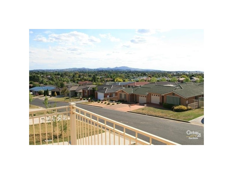 10 Booth Crescent, Orange NSW 2800