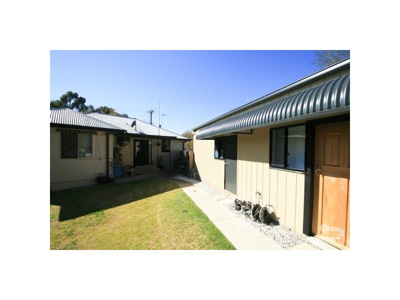 31 Burrendong Way, Orange NSW 2800