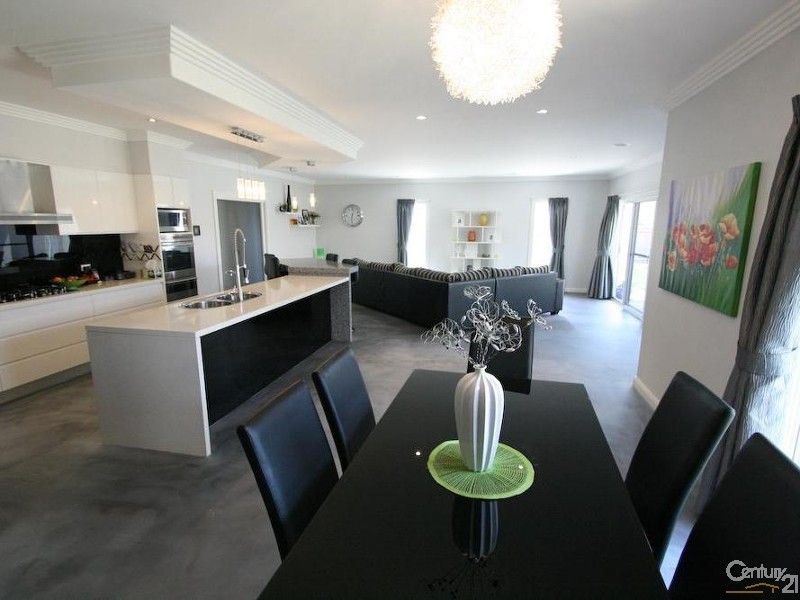 64 Carwoola Drive, Orange NSW 2800