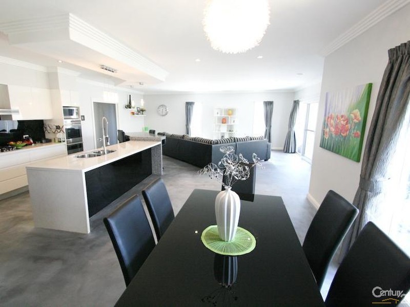 64 Carwoola Drive, Orange NSW 2800