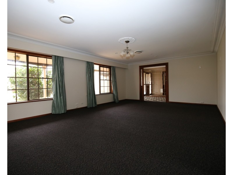 183 Dalton St, Orange NSW 2800