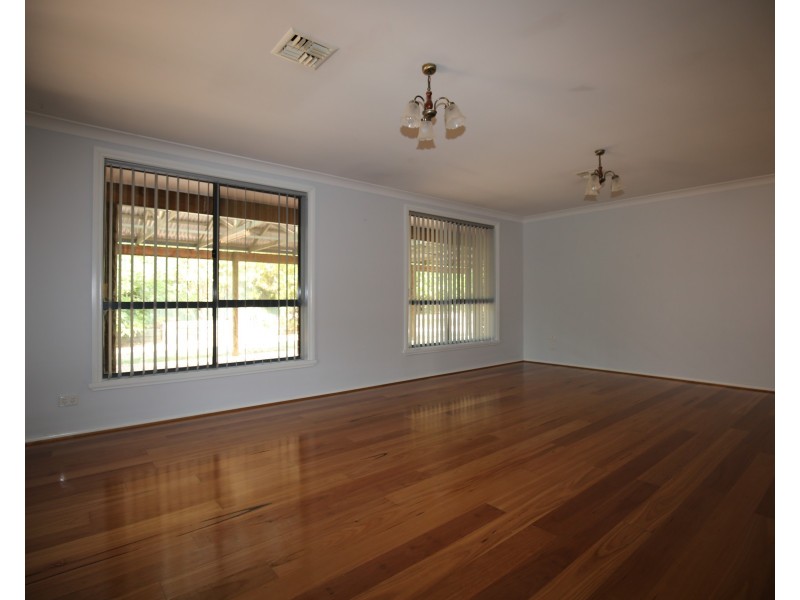 40 Agland Crescent, Orange NSW 2800