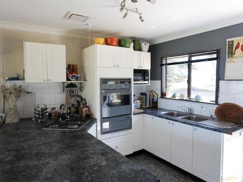 Spring Hill NSW 2800