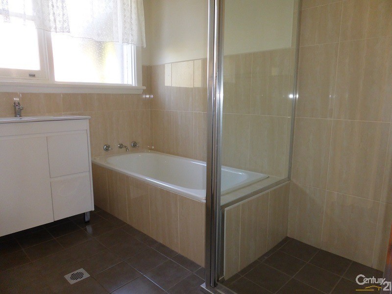 25 Racecourse Road, Orange NSW 2800