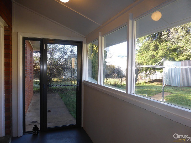 25 Racecourse Road, Orange NSW 2800