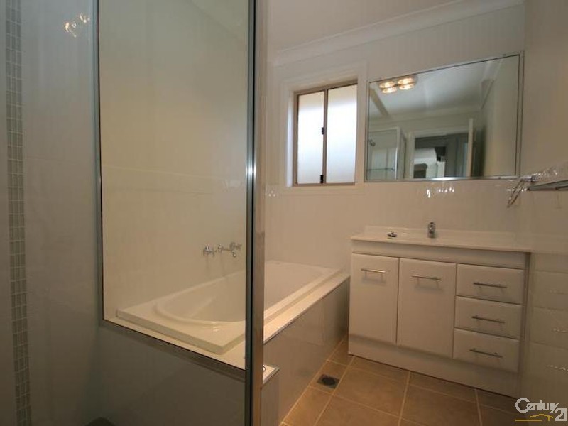 32 Molloy Drive, Orange NSW 2800