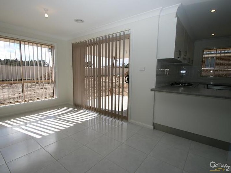 32 Molloy Drive, Orange NSW 2800