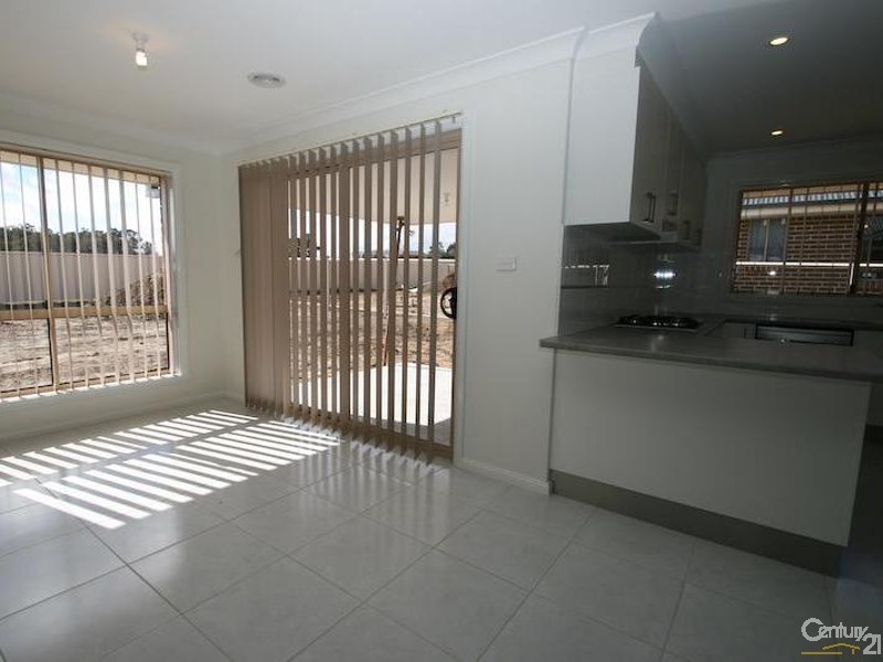 32 Molloy Drive, Orange NSW 2800