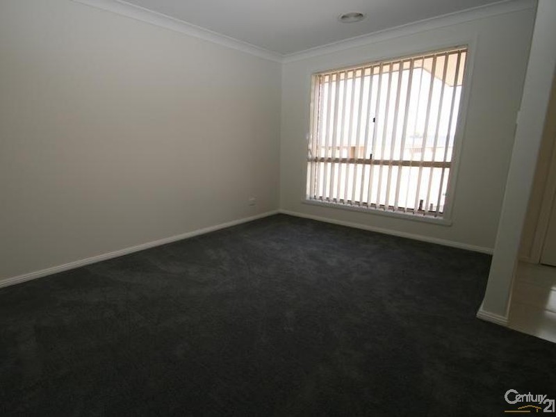 32 Molloy Drive, Orange NSW 2800