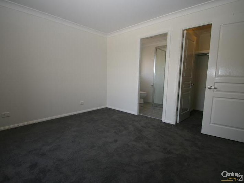 32 Molloy Drive, Orange NSW 2800