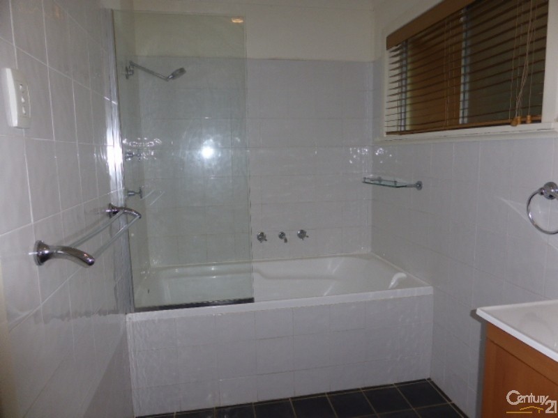 6 Maple Avenue, Orange NSW 2800