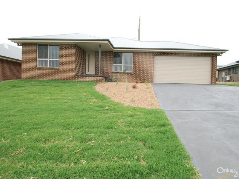 69 Botanic Way, Orange NSW 2800