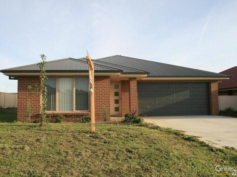 25 Molloy Drive, Orange NSW 2800