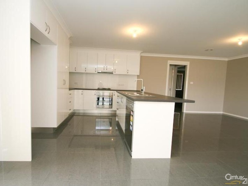 25 Molloy Drive, Orange NSW 2800