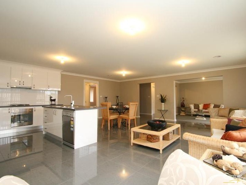 25 Molloy Drive, Orange NSW 2800