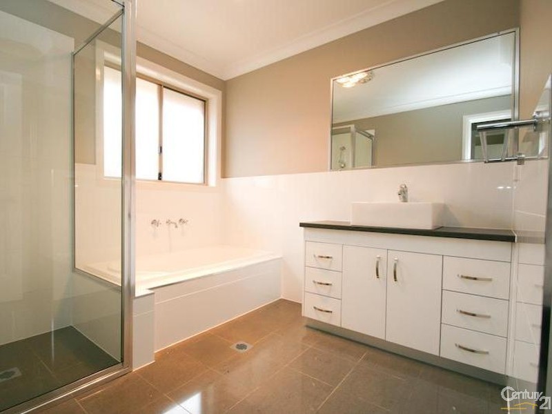 25 Molloy Drive, Orange NSW 2800