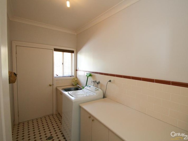 4 SOPHIE DRIVE, Orange NSW 2800