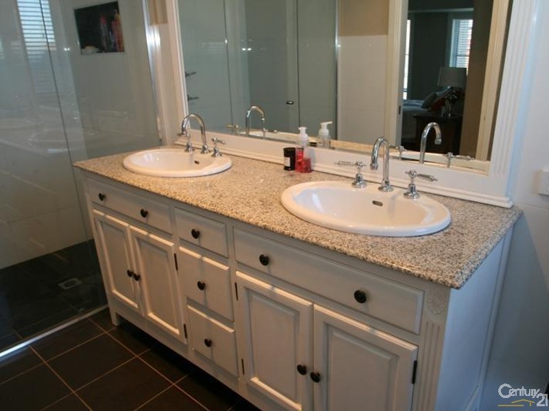 80 Valencia Drive, Orange NSW 2800