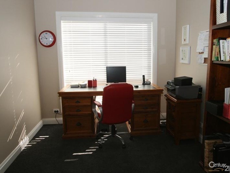 80 Valencia Drive, Orange NSW 2800