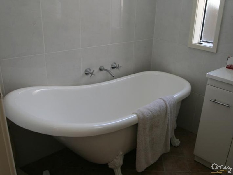 354 Summer Street East, Orange NSW 2800