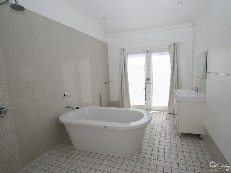 413 Summer Street East, Orange NSW 2800