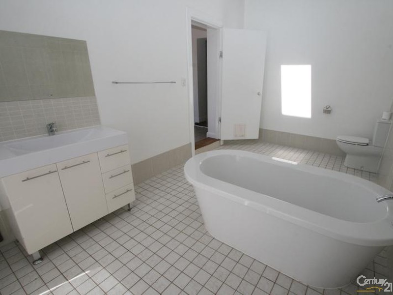 413 Summer Street East, Orange NSW 2800