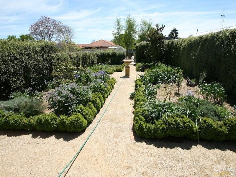 413 Summer Street East, Orange NSW 2800