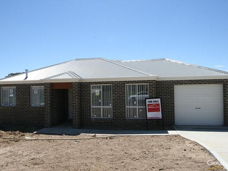 67 Botanic Way, Orange NSW 2800