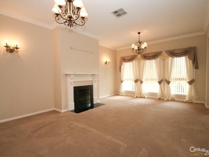 3 JADE AVENUE, Orange NSW 2800