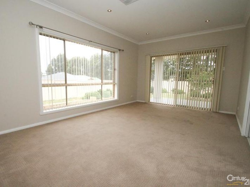 3 JADE AVENUE, Orange NSW 2800