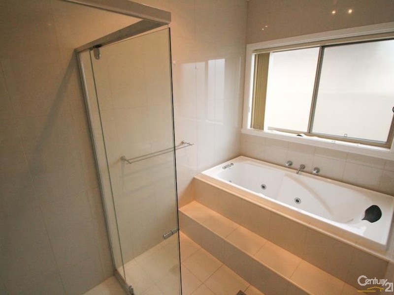 3 JADE AVENUE, Orange NSW 2800