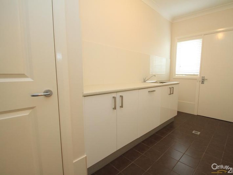 6 Stewart Close, Orange NSW 2800