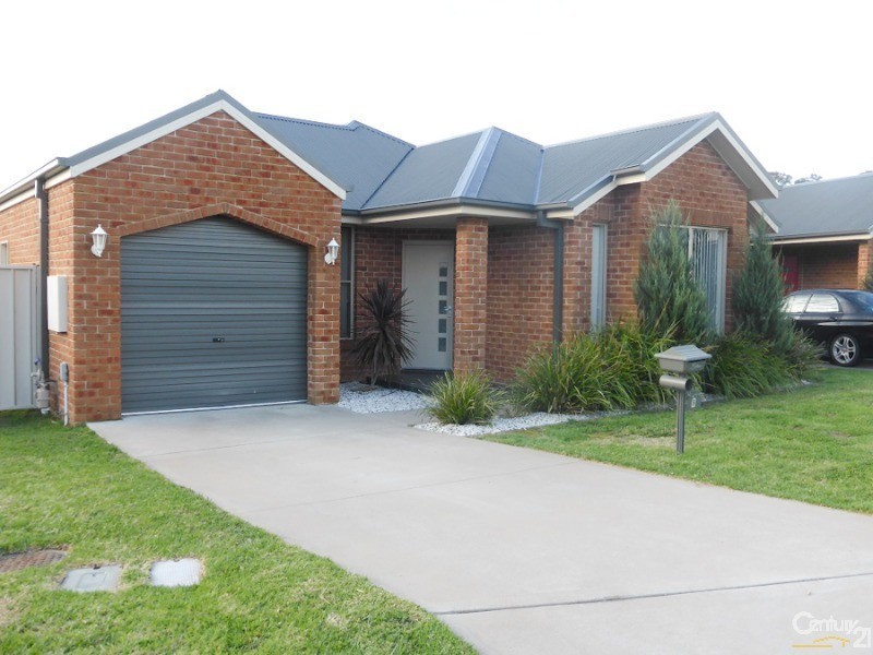 8 Begonia Street, Orange NSW 2800