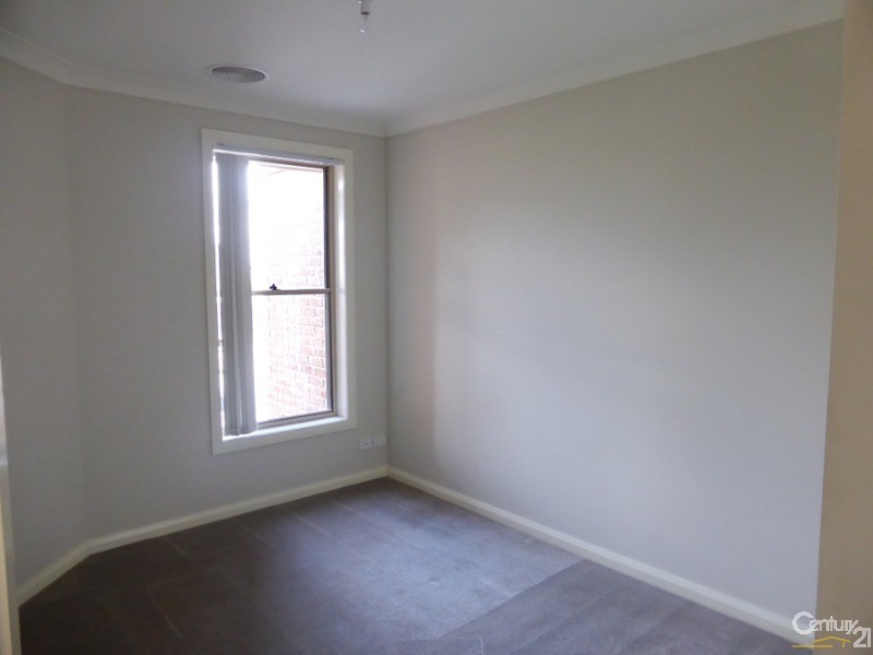 8 Begonia Street, Orange NSW 2800