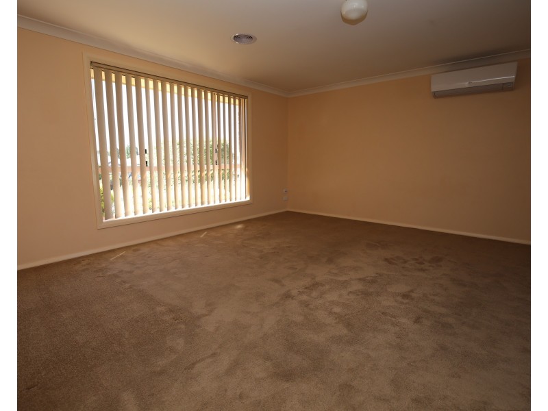 35a TURNER CRESCENT, Orange NSW 2800