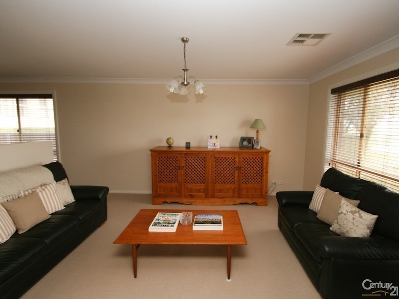 Spring Hill NSW 2800