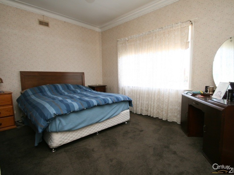 17 TOBRUK CRESCENT, Orange NSW 2800