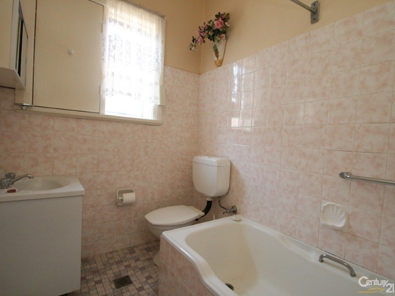 7 CHURCHILL AVENUE, Orange NSW 2800