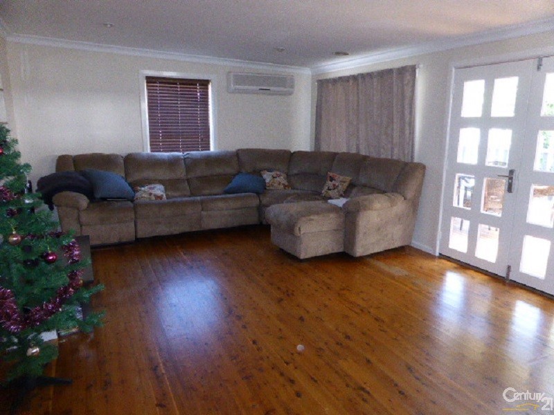 15 Kearneys Dr, Orange NSW 2800