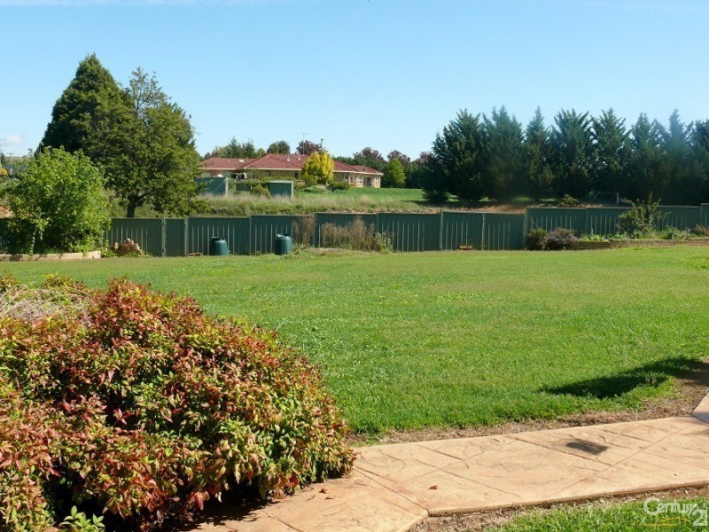 4 Pine Ridge Drive, Orange NSW 2800
