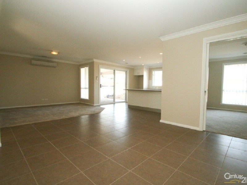 6 CLEM McFAWN PLACE, Orange NSW 2800