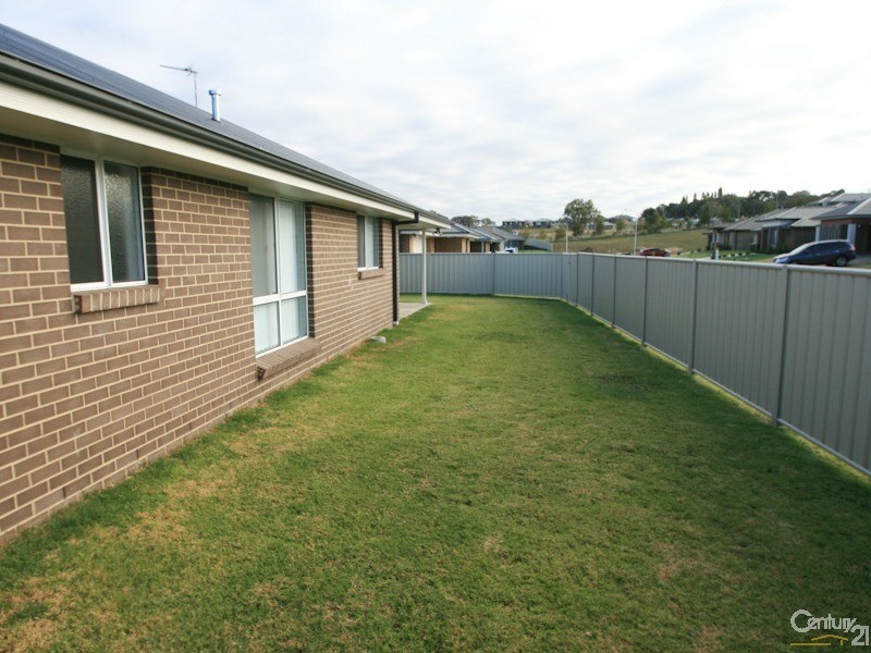 6 CLEM McFAWN PLACE, Orange NSW 2800