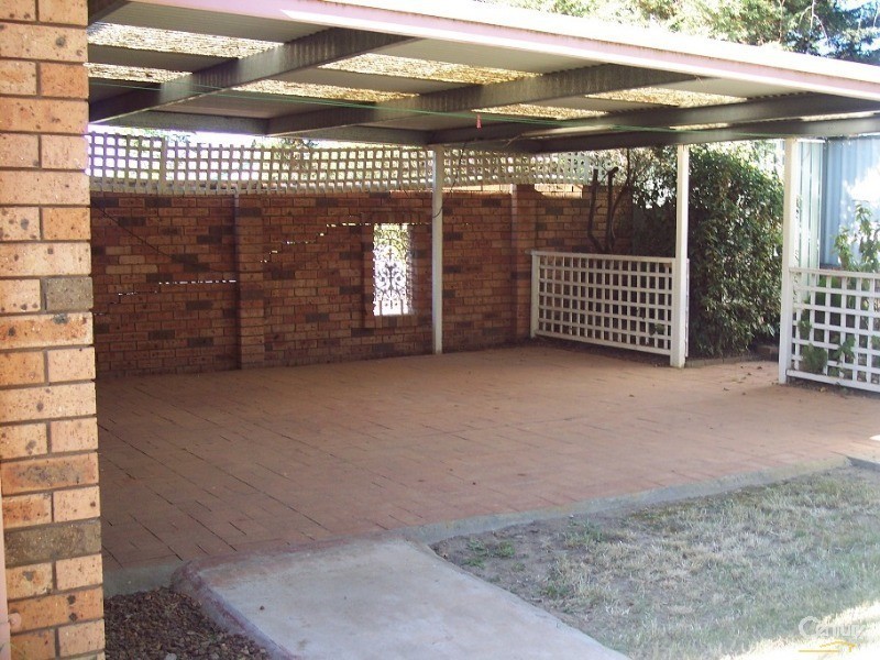 12 AVONDALE DRIVE, Orange NSW 2800