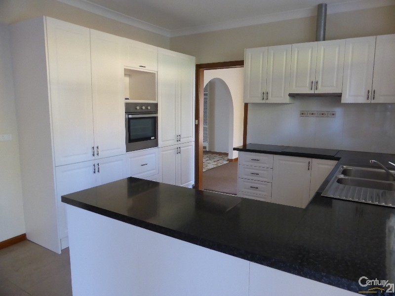 9 Pulari Place, Orange NSW 2800