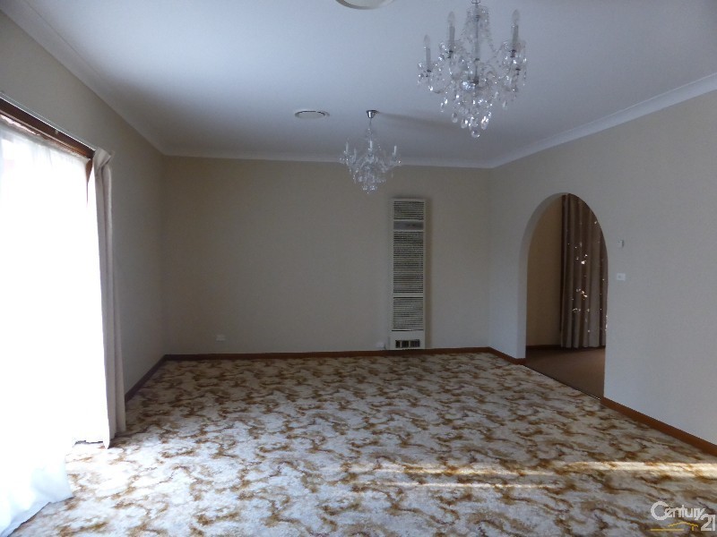 9 Pulari Place, Orange NSW 2800