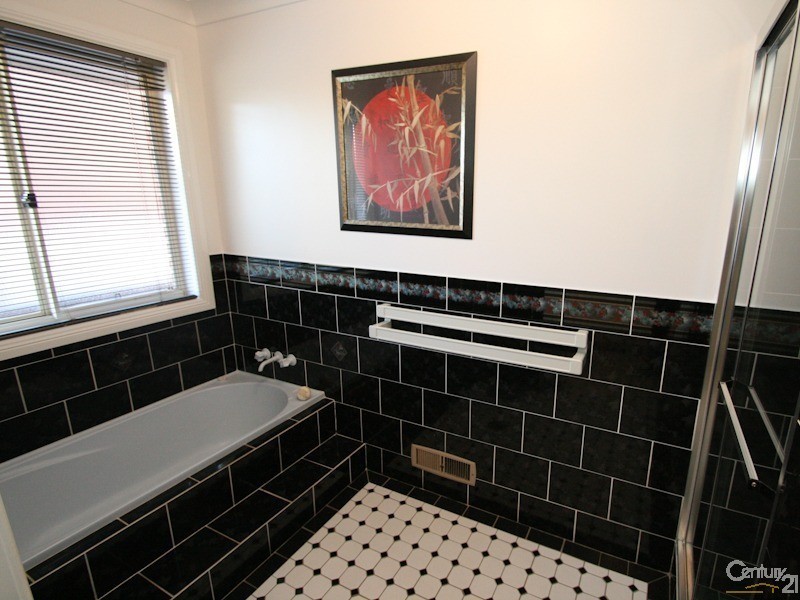 17  LYREBIRD PLACE, Orange NSW 2800